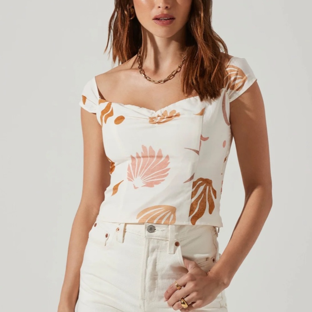 NWT ASTR The Label Sweetheart Neck Shirred Top